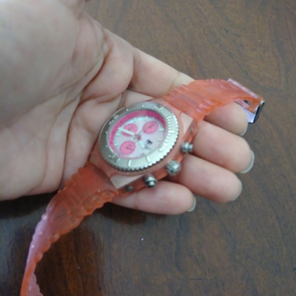 Watch - Picture 4 of 7